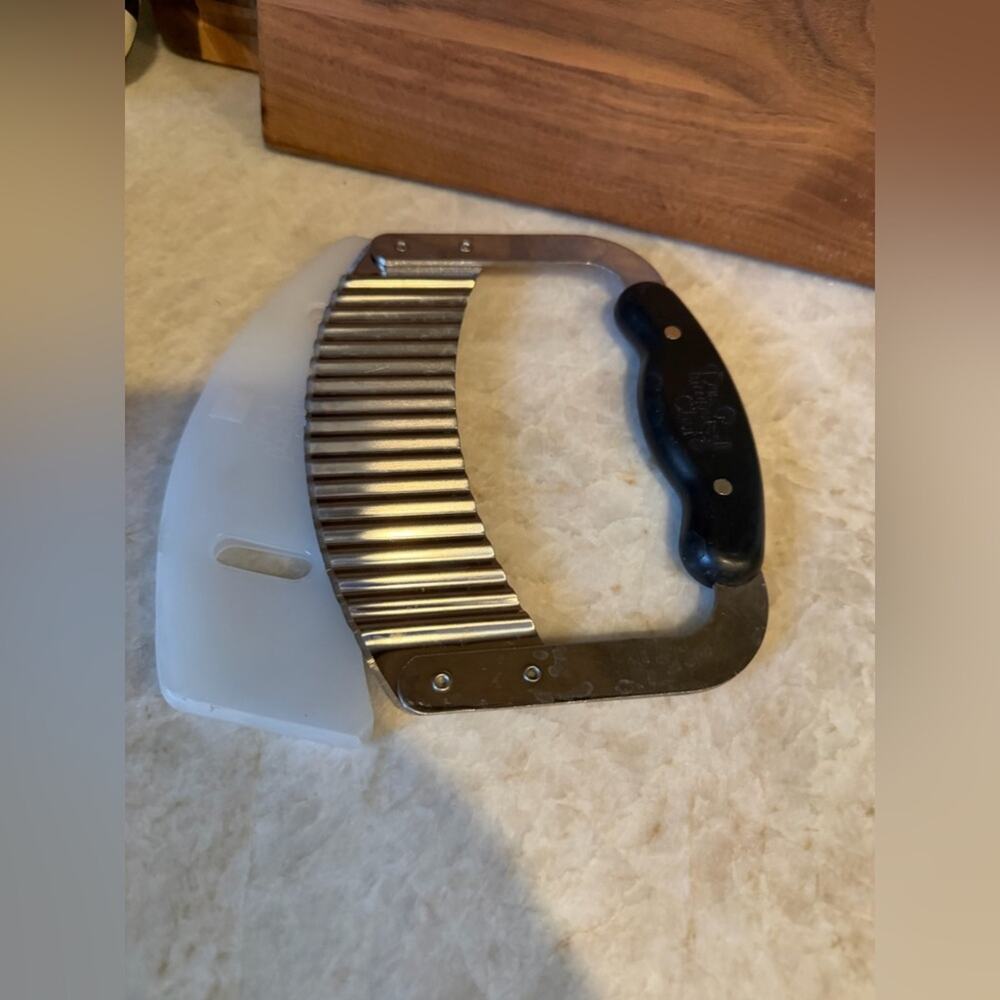 Pampered Chef Crinkle Cutter old style